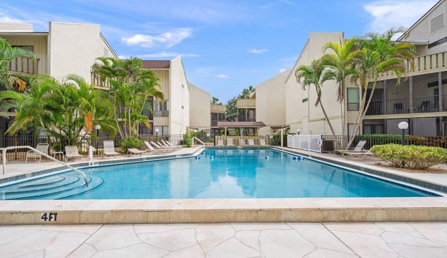 Bayfront Balconies in Tropical Siesta Key with Sunrise Views & Walkable Beach Access