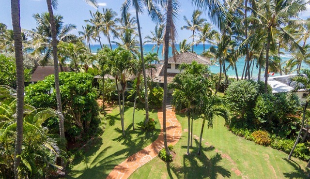 Beach-front Estate - North Shore, private setting, close to Haleiwa & surf spots