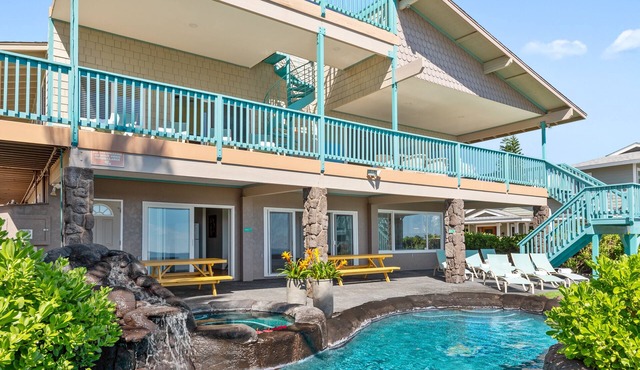 BEACH FRONT Paradise With A/C, Pool & Jet Tub