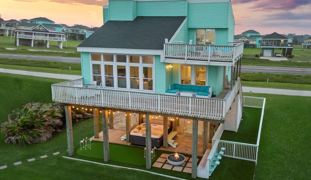 Beachfront + Hot Tub | Fireplace | Putt-Putt | Pet