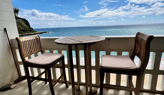 🌊 Beachfront Makaha Condo, Breathtaking Ocean Views, SUMMER SPECIALS! ☀️