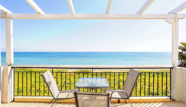 Beachfront Nest Memi, Koroni-Seaheaven House B4