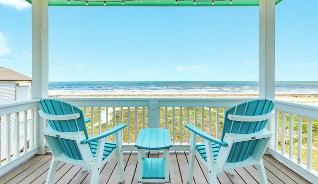 Beachfront Pet Friendly Home w/HOT TUB, Fenced Yard - Steps from Gulf & Beach