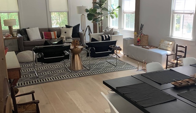 Beachy Chic South of the Hwy in SH Village just 3blks to shops, food and fun!🏖️
