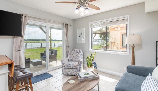 Beaufort's Blue Heron Hideaway on Battery Creek