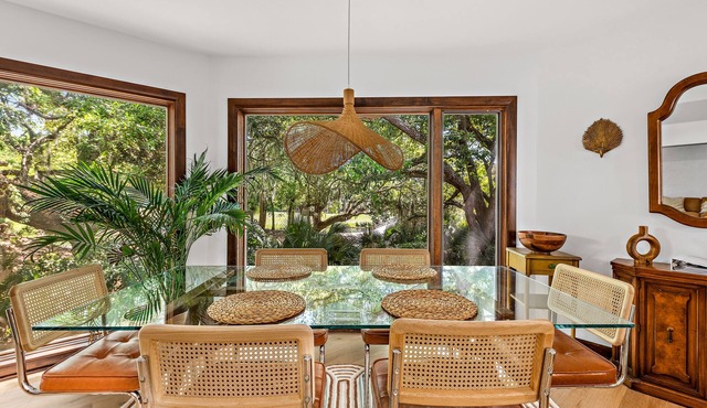 Beautiful 2BR/2BA Villa! Walk to Beach & Club! Amenity Cards! Dog Friendly!