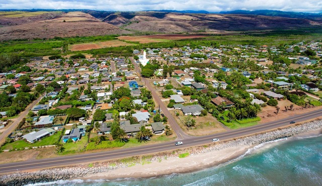 Beautiful 3 br 8 Kekaha Beach house!
