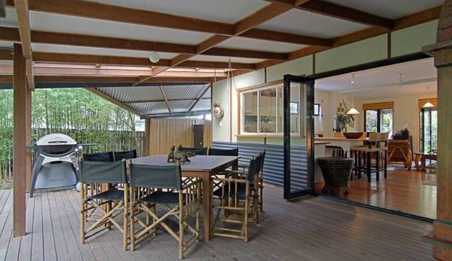 Beautiful Belongil beach house