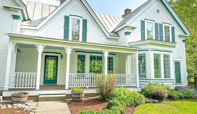 Beautiful Farmhouse Close to Warren Village and Sugarbush Resort