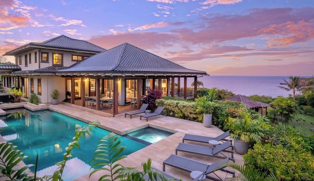 Beautiful, large 5 bedroom house with pool and jacuzzi overlooking Kalihiwai Bay