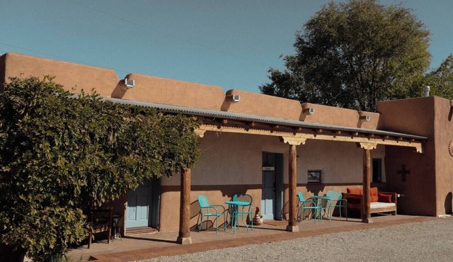 Best Location/Walkable Neighborhood/Gated Parking