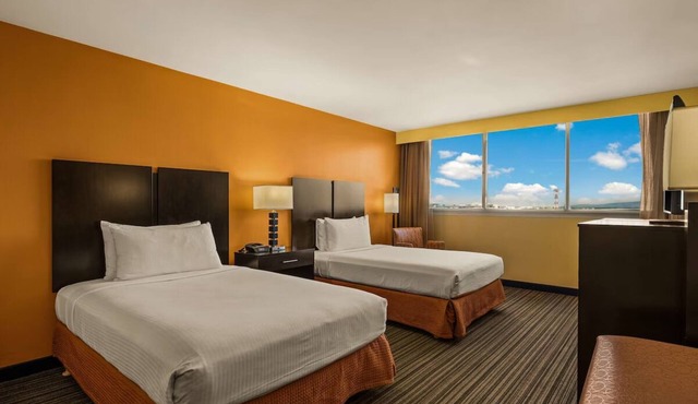 Best Western The Plaza | Standard Room 2 Double Beds | Swimming Pool