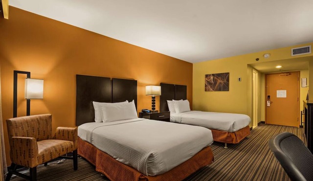 Best Western The Plaza | Standard Room 2 Double Beds | Free Breakfast & Shuttle
