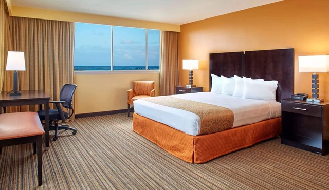 Best Western The Plaza | Deluxe Room with King Bed | Free Breakfast and Shuttle