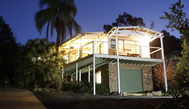 Blenheim Beach House - 3 mins from the door and the sands are between your toes