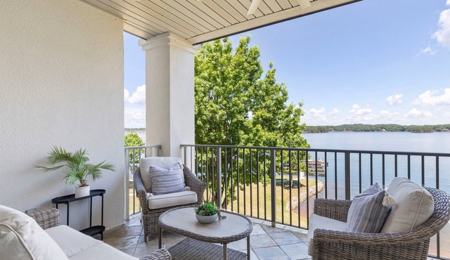 BOOK 4 NIGHTS GET 2 FREE! 2 BR Lake Martin Condo w/Boat Slip!