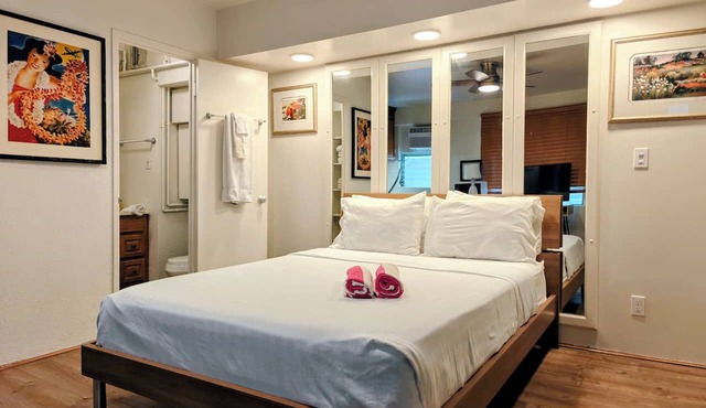 Brand New Floors & Cabinets - Waikiki Close to Beaches and Shopping