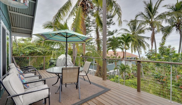 Breezy Kailua-kona Bungalow w/Lanai & Ocean View!