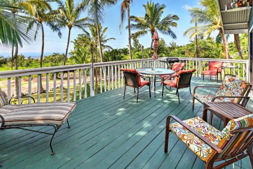 Breezy Kailua-Kona Bungalow w/Lanai & Ocean View!