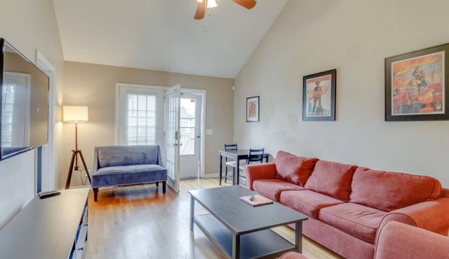 Bright & Fresh - Large Backyard - Mins to Broadway