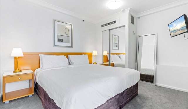 Bright Inner-City Stay Near Roma Street