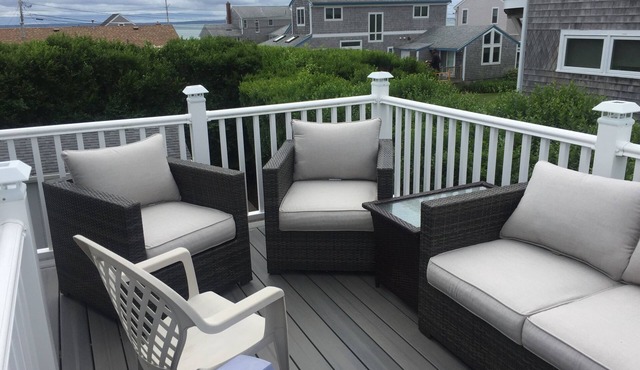 By the Water - Steps to the Beach - 4Br, AC, Views of Vineyard Sound