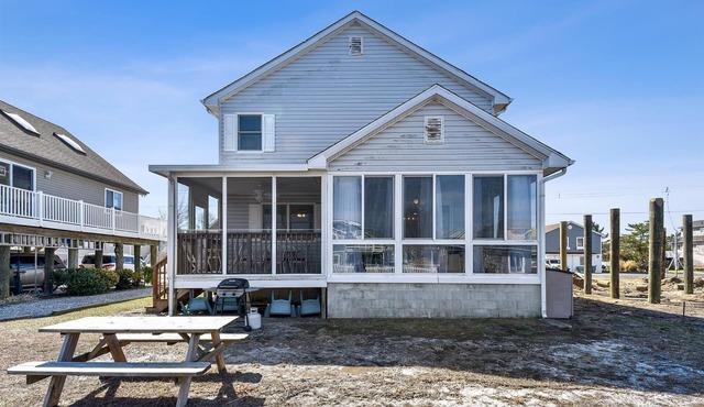 Captivating Canal Views at This Bayside Getaway in Bethany Beach!