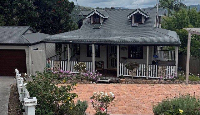 Carrington cottage. Acreage charm home looking for 6 month stay.