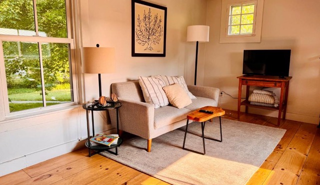 Charming 1BD Loft in Shelburne
