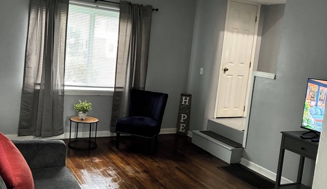 Charming 2-bedroom townhome with WiFi, AC in Columbus nearAirport