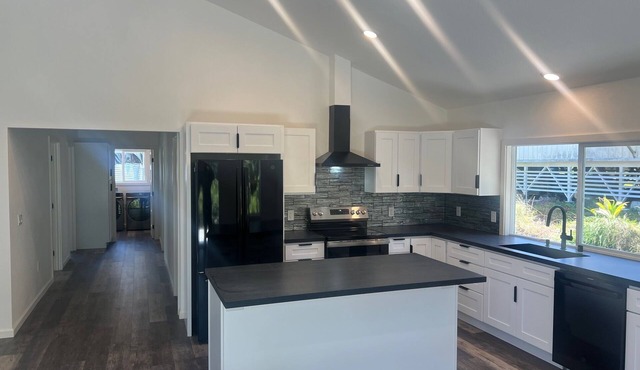 Charming 3-bedroom house in Volcano w/laundry & AC, perfect for your getaway!