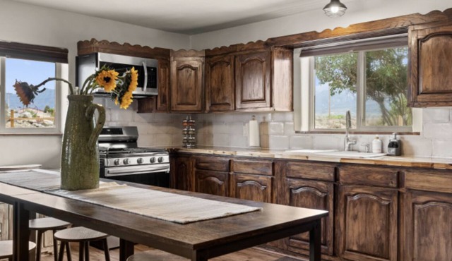 Charming and Spacious Casita Getaway for couples and families.