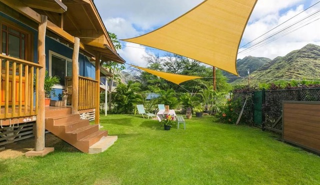 Charming Country Cottage just a few steps from the beach!