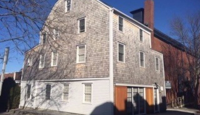 Charming historic home, steps away from Top places: Thames St & Bowen's Wharf