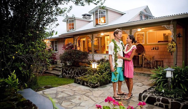 Charming Holualoa Ranching-Era Estate near Kailua and Keauhou. Away from it all!