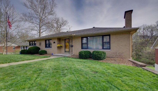 Charming Jefferson City Home: 2 Mi to Downtown!