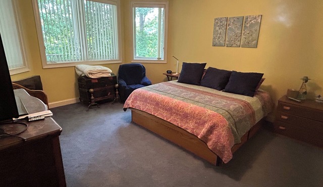 Charming Lakeside 2-bedroom SUITE with WiFi, AC In welcoming Tellico Village