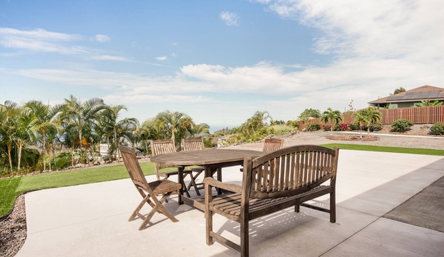 Charming ocean-view home with large lanai, washer/dryer, & grill - snowbirds OK