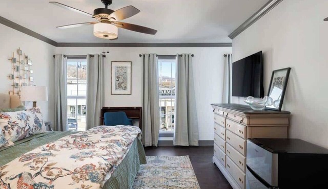 Charming Stay In Parkville King Bed Shops&Dining