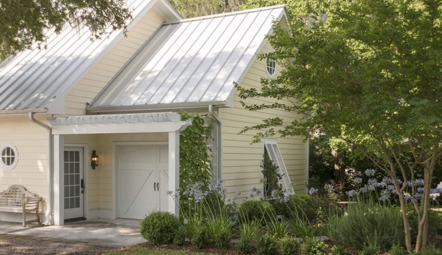 Charming Waterfront Carriage House
