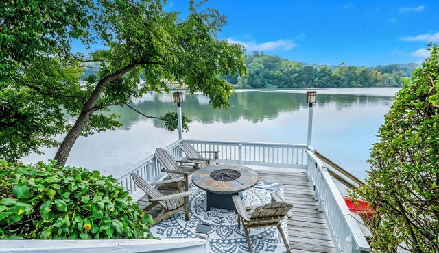 Charming Waterfront 3-bedroom house w pool and fireplaces in lovely Centerport