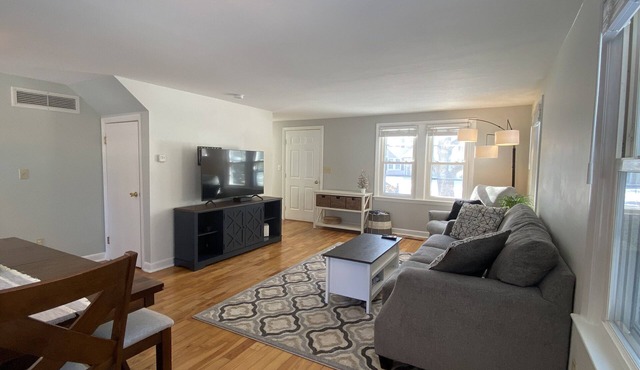 Cheerful 3-Bedroom Home Close to Downtown Brunswick