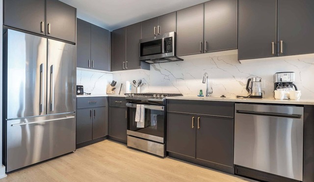 Chic Apt with Indoor Pool & Gym