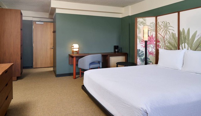 City View King, Japanese Garden Views, Poolside Relaxation, Close to Waikiki