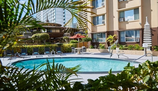 City View Two Queens, Garden Atmosphere, Pool Access, Near Waikiki Beach