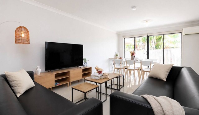 Clean Acacia Ridge 2BR | Good Location w/Parking | 6AS2
