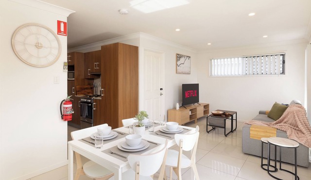 Clean Rocklea 2BR | Parking & Location | 116D2