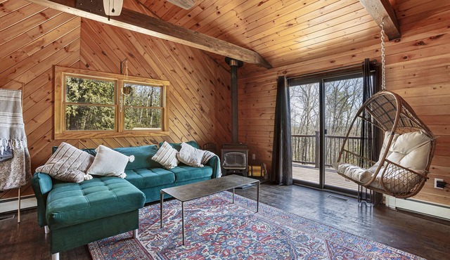 Cleo’s Cabin: Private Retreat with Fenced Dog Run