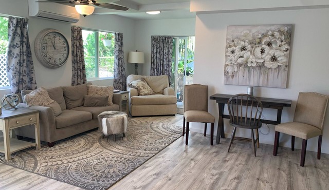 Coconut Grove Cottage, Walk to Beach and Downtown