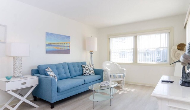 Convenient 1BR Condo Steps from Johnnie Mercer’s